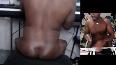 Snapshot of bicepsandfrot chatting on September 2025 09:10:02 AM BicepsandFrot online show from September 2025 09:10:02 AM