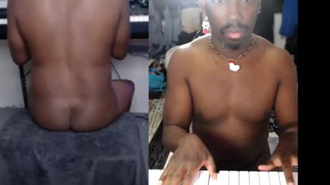 Snapshot of bicepsandfrot chatting on September 2025 06:26:02 AM BicepsandFrot online show from September 2025 06:26:02 AM