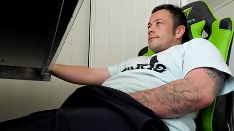 Snapshot of big_balls_big_load chatting on January 2025 02:37:02 AM big_balls_big_load online show from January 2025 02:37:02 AM