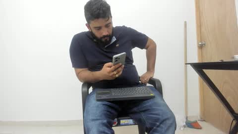 Tommy online show from November 2025 08:47:01 PM