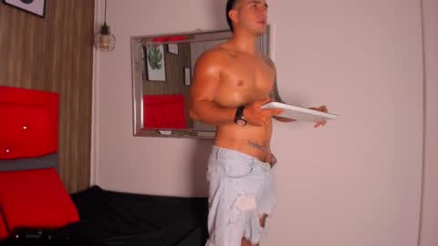 Tylerr online show from October 2025 08:39:02 PM