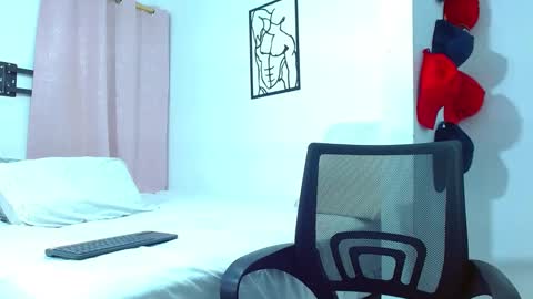 Big valentinHunk online show from February 2025 08:50:01 PM