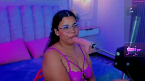 Snapshot of bigass__brunette chatting on July 2026 04:32:02 AM ZOE online show from July 2026 04:32:02 AM