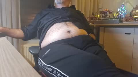 Snapshot of bigbibear88 chatting on December 2024 07:44:01 PM bigbibear88 online show from December 2024 07:44:01 PM