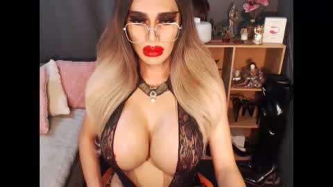 Snapshot of bigbomblhoraine chatting on September 2025 02:16:02 AM Loraine Cruz online show from September 2025 02:16:02 AM