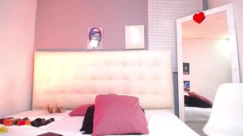 Snapshot of bigbooty_mommy chatting on December 2024 02:35:02 PM Mia online show from December 2024 02:35:02 PM