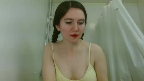 Isabella online show from April 2026 06:10:01 PM