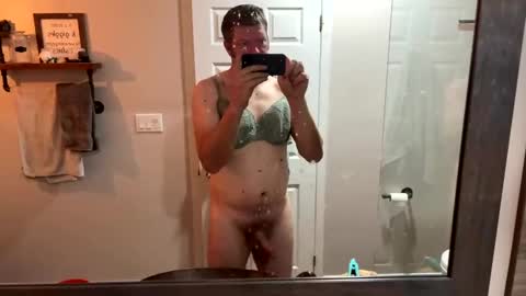 Snapshot of bigcam3cummins chatting on January 2025 02:32:02 AM bigcam3cummins online show from January 2025 02:32:02 AM