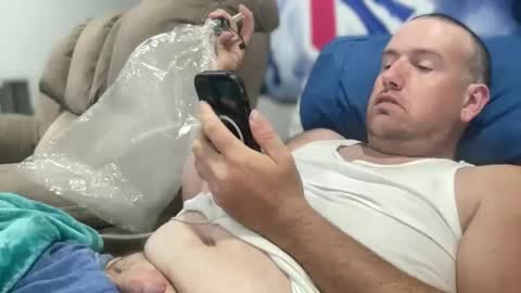 Snapshot of bigcocksuckingslut chatting on October 2025 05:08:01 PM bigcocksuckingslut online show from October 2025 05:08:01 PM