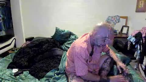 Snapshot of bigdickpiercedtattoos chatting on October 2025 09:21:02 AM bigdickpiercedtattoos online show from October 2025 09:21:02 AM