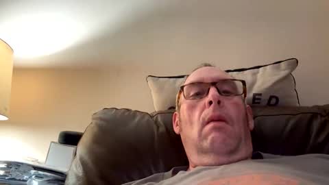 Snapshot of biggloves4bighands chatting on April 2026 10:51:02 PM biggloves4bighands online show from April 2026 10:51:02 PM