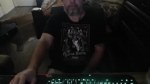 bighugmugg online show from September 2025 11:11:01 AM