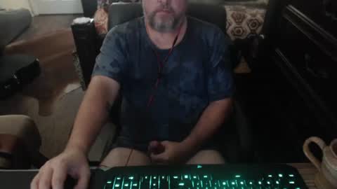 bighugmugg online show from October 2025 07:56:02 PM