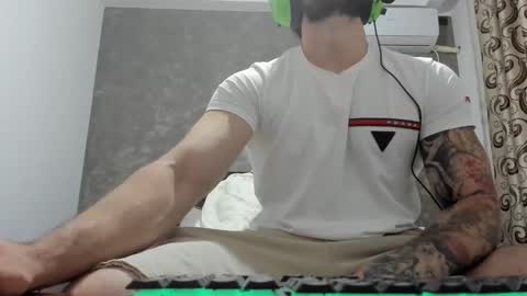bigmuscles95 online show from June 2026 10:22:02 PM
