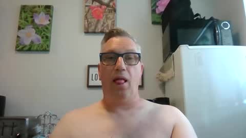 bignhard_69_ online show from May 2026 05:00:01 PM