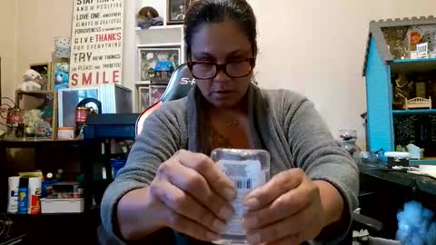 the Mini mami online show from November 2025 08:41:01 PM