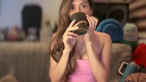 Snapshot of bigsurprise4u chatting on February 2025 07:45:02 AM Yna online show from February 2025 07:45:02 AM