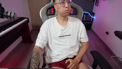 Snapshot of bigxboy96 chatting on January 2025 06:33:01 AM bigxboy96 online show from January 2025 06:33:01 AM