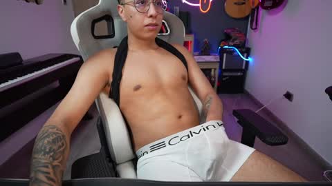 Snapshot of bigxboy96 chatting on February 2025 07:40:01 AM bigxboy96 online show from February 2025 07:40:01 AM