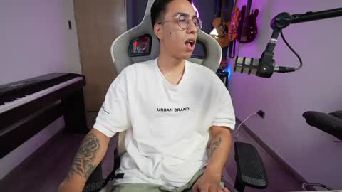 Snapshot of bigxboy96 chatting on February 2025 04:42:01 AM bigxboy96 online show from February 2025 04:42:01 AM