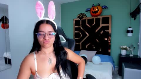 Billie online show from November 2025 07:03:01 PM