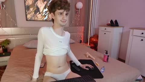 Snapshot of bimbo_boy_ chatting on May 2026 04:34:01 PM Bimbo boy online show from May 2026 04:34:01 PM
