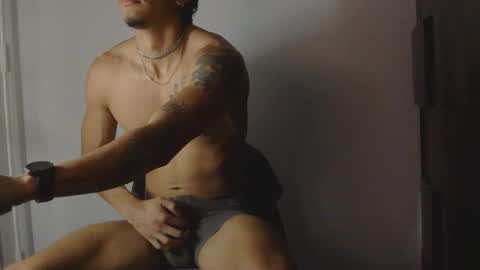 bitix00 online show from December 2025 04:59:02 PM