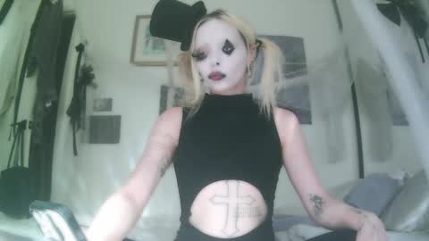 Snapshot of bl0odsyring3 chatting on October 2025 09:04:02 PM vampire fang online show from October 2025 09:04:02 PM