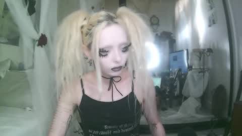 Snapshot of bl0odsyring3 chatting on December 2025 10:16:01 PM vampire fang online show from December 2025 10:16:01 PM