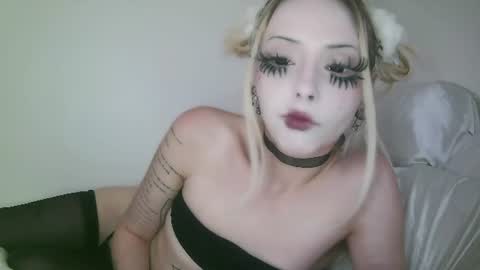 Snapshot of bl0odsyring3 chatting on June 2026 06:32:02 PM vampire fang online show from June 2026 06:32:02 PM