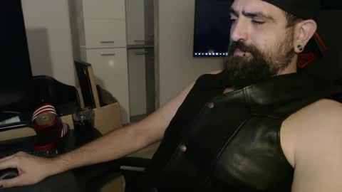 Snapshot of black_beard_slides chatting on October 2025 11:44:02 PM black_beard_slides online show from October 2025 11:44:02 PM