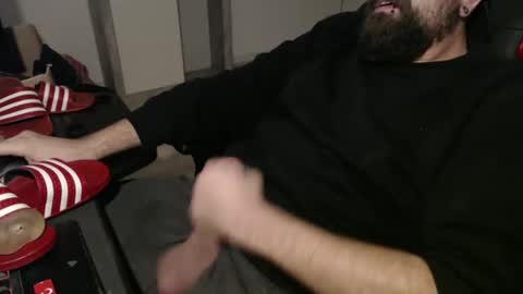 Snapshot of black_beard_slides chatting on October 2025 03:01:02 PM black_beard_slides online show from October 2025 03:01:02 PM