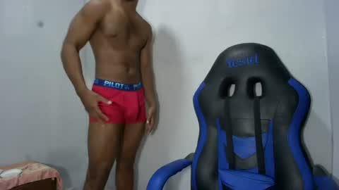 Snapshot of black_dicck chatting on June 2026 04:00:02 PM tu morenito online show from June 2026 04:00:02 PM