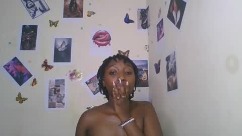 Snapshot of black_rosey chatting on January 2026 01:53:02 AM veraa online show from January 2026 01:53:02 AM