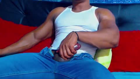 Snapshot of black_seus85 chatting on December 2024 06:53:02 PM duglas online show from December 2024 06:53:02 PM