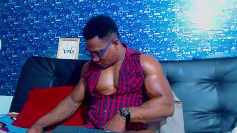 Snapshot of black_seus85 chatting on October 2025 04:58:01 PM duglas online show from October 2025 04:58:01 PM