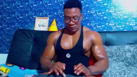 Snapshot of black_seus85 chatting on October 2025 06:01:01 PM duglas online show from October 2025 06:01:01 PM