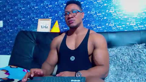 Snapshot of black_seus85 chatting on November 2025 03:56:01 PM duglas online show from November 2025 03:56:01 PM