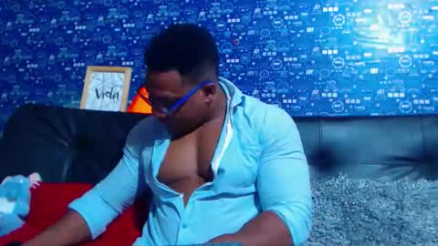 Snapshot of black_seus85 chatting on November 2025 03:58:02 PM duglas online show from November 2025 03:58:02 PM