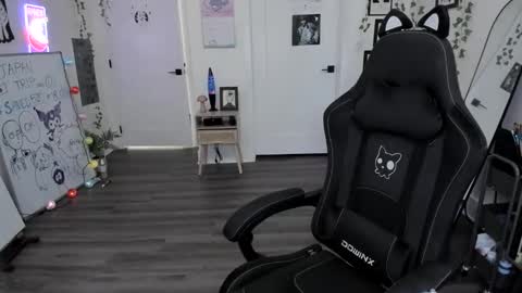 Ella online show from February 2026 08:57:02 PM