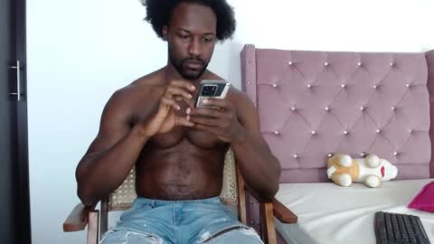 Twtter 1MikeBeckford            Onlyfns beckfordmike online show from January 2025 12:43:01 PM