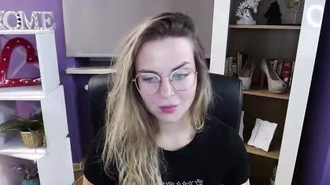 Snapshot of blackrosezoey chatting on October 2025 04:35:02 AM Z O E Y online show from October 2025 04:35:02 AM