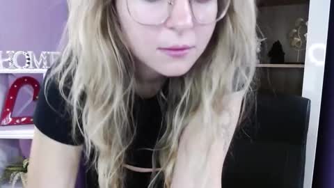 Snapshot of blackrosezoey chatting on October 2025 05:07:01 AM Z O E Y online show from October 2025 05:07:01 AM