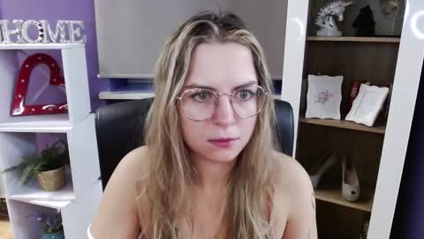 Snapshot of blackrosezoey chatting on October 2025 05:44:02 AM Z O E Y online show from October 2025 05:44:02 AM