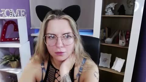 Snapshot of blackrosezoey chatting on October 2025 06:14:02 AM Z O E Y online show from October 2025 06:14:02 AM