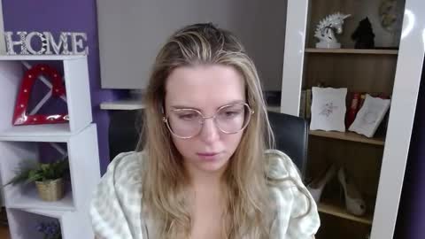 Snapshot of blackrosezoey chatting on November 2025 05:41:02 AM Z O E Y online show from November 2025 05:41:02 AM