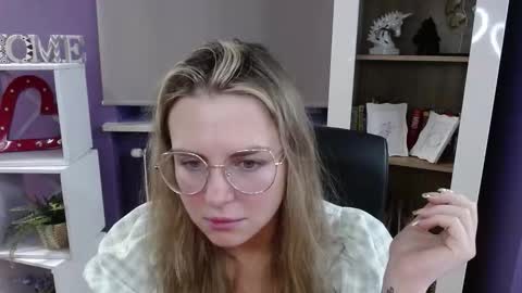 Snapshot of blackrosezoey chatting on November 2025 06:03:01 AM Z O E Y online show from November 2025 06:03:01 AM