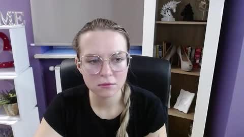 Snapshot of blackrosezoey chatting on November 2025 06:23:01 AM Z O E Y online show from November 2025 06:23:01 AM