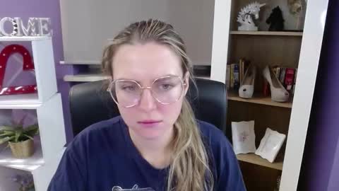 Snapshot of blackrosezoey chatting on November 2025 05:45:02 AM Z O E Y online show from November 2025 05:45:02 AM