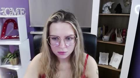 Snapshot of blackrosezoey chatting on November 2025 06:14:02 AM Z O E Y online show from November 2025 06:14:02 AM